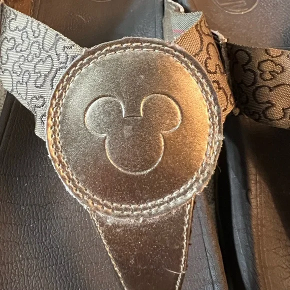 FITFLOP Swirl Disney Mickey Mouse Faux Leather Toe Thongs Women's Size 10 - Picture 3 of 10